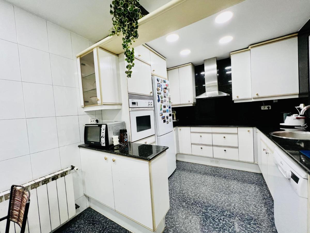 Your Second Home In Barcelona With Private Room And Private Bathroom Close To Montjuic, Pl Espana, La Rambla, Ferry Port Exterior photo
